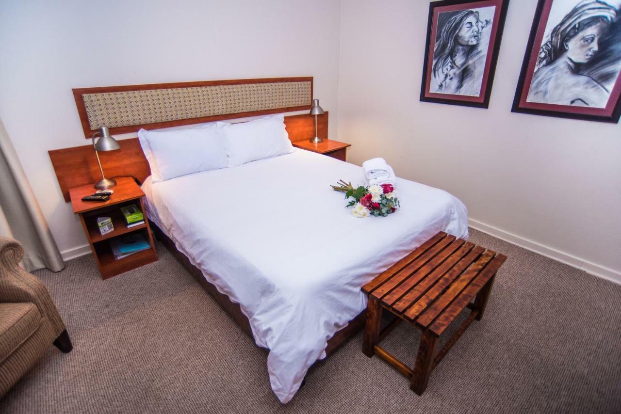 Adelante Lodge Bloemfontein Esterno foto
