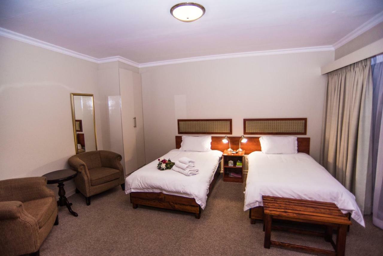 Adelante Lodge Bloemfontein Esterno foto